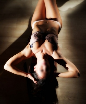 Страстная и чувственная шатенка приглашает в гости возбужденного мужчинку. Без табу, без ограничений - исполню любые твои желания. 9312, 30 лет